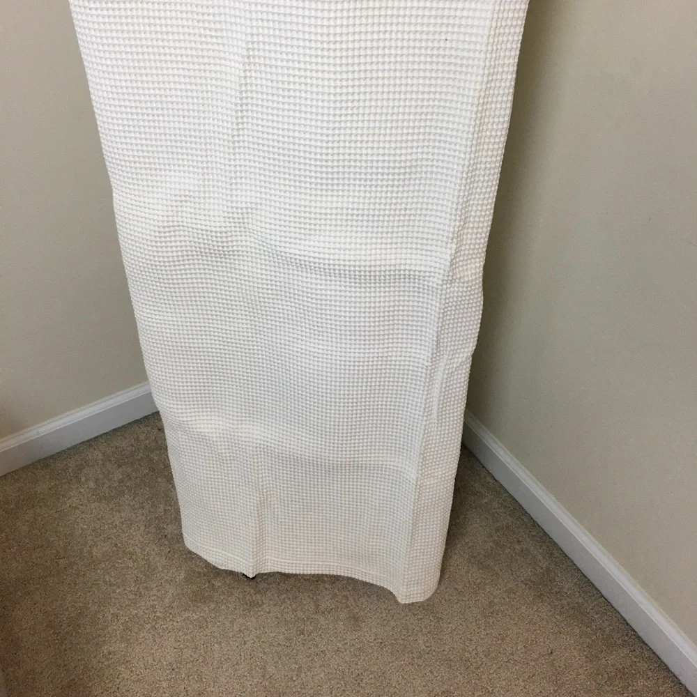 Home Collection White Waffle Weave Shower Curtain